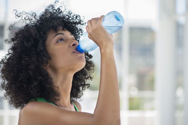 نوشیدن آب زیاد و هیدارته کردن پوست